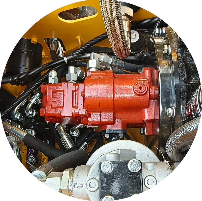 Zwei Kolbenpumpen und eine Zahnradpumpe